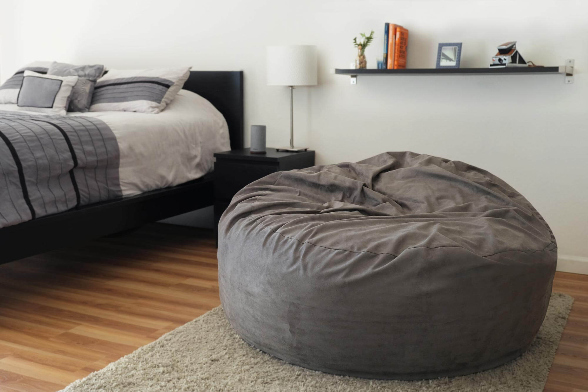 Lumaland Luxury bean bag on bedroom floor